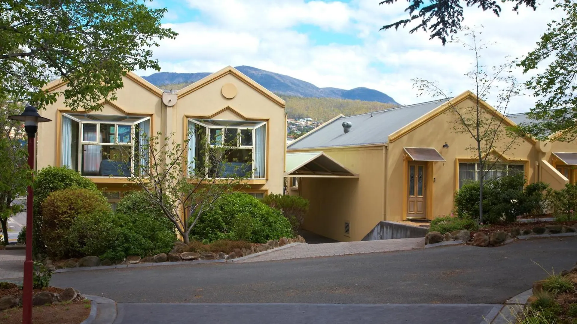Quest Trinity House Aparthotel Hobart 3*,  Australia